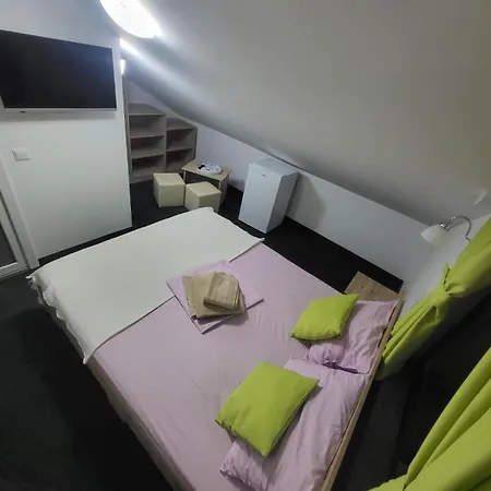 Gazde/Camere de închiriat Casa Nueva *